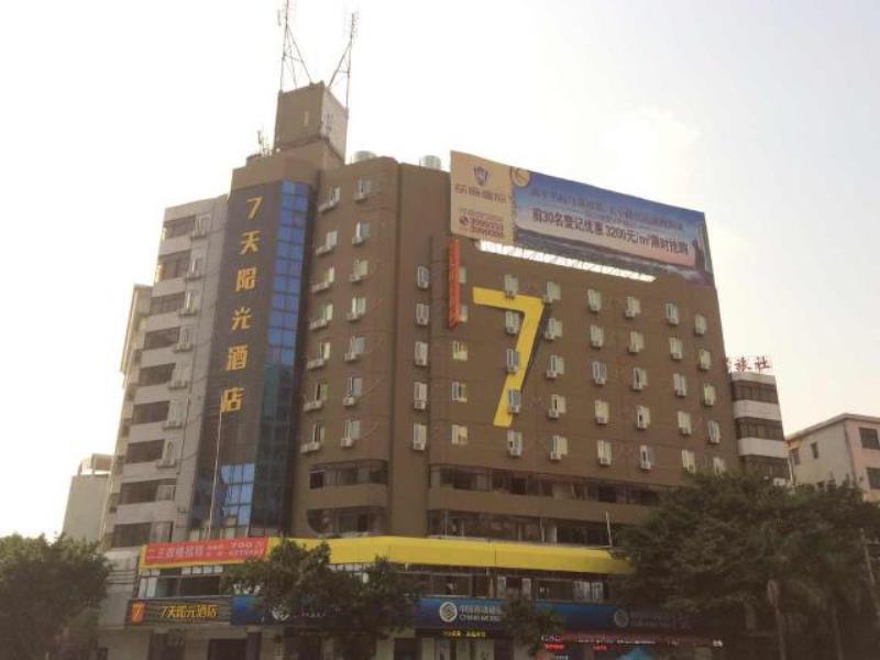 7Days Inn Yunfu Luoding Central Exteriör bild