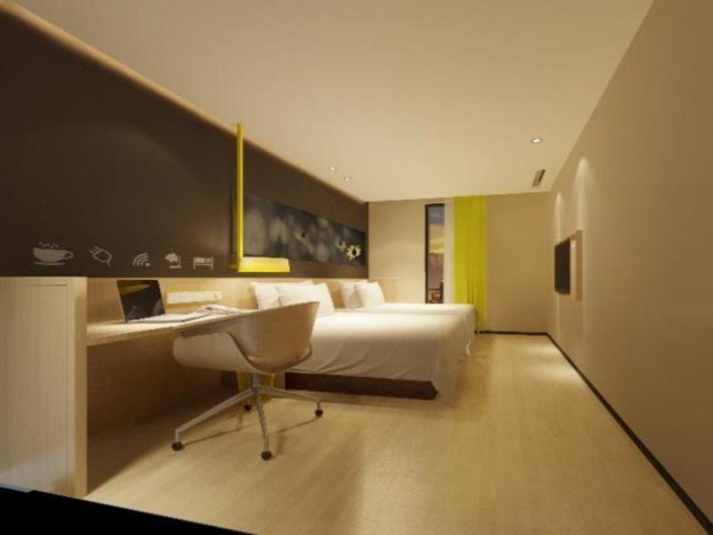 7Days Inn Yunfu Luoding Central Exteriör bild