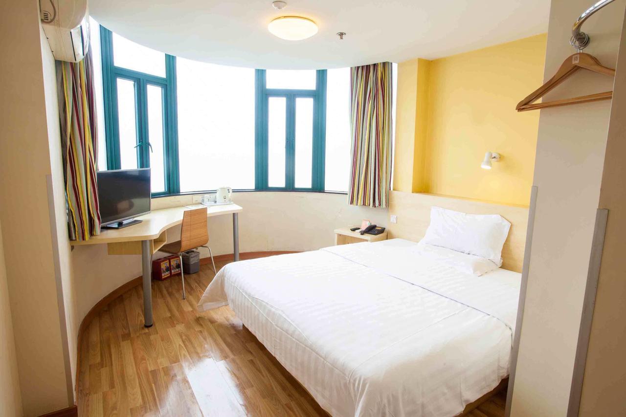 7Days Inn Yunfu Luoding Central Rum bild